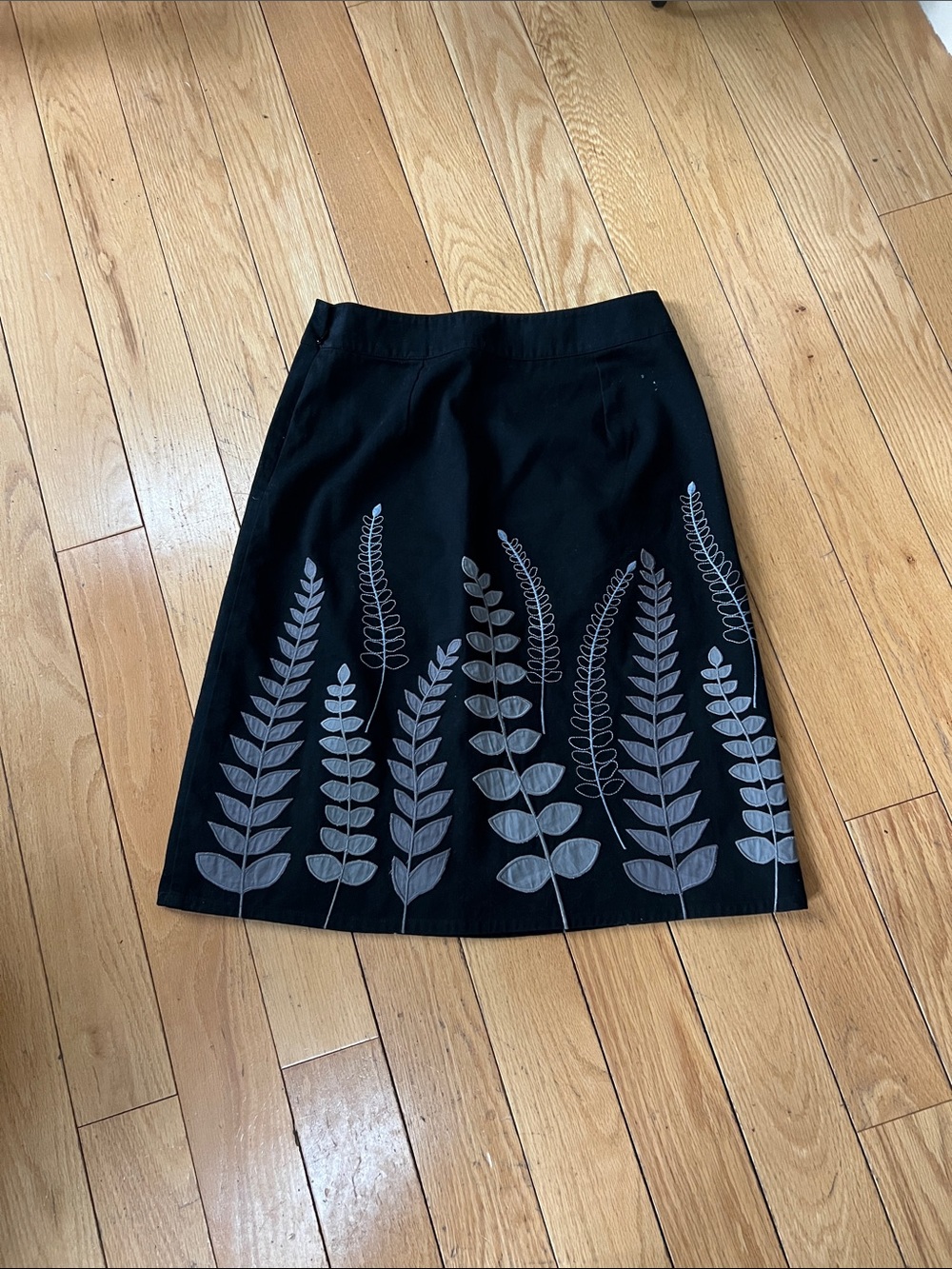 Boden Black Midi Skirt with Gray Fern Motif